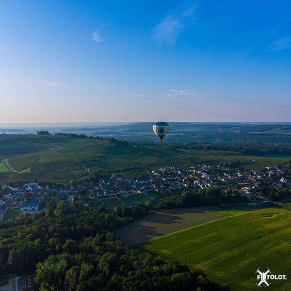 Pevy, Francja, Lot balonu
