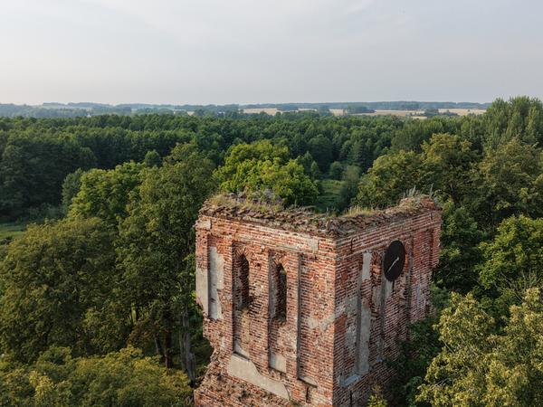 Bardzo fajne na loty fpv, niezbyt wymagający budynek - spoko dla początkujących.
